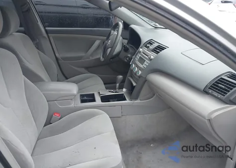 2009 Toyota Camry Le V6 z USA, uszkodzony, nr VIN 4T1BK46K49U076762